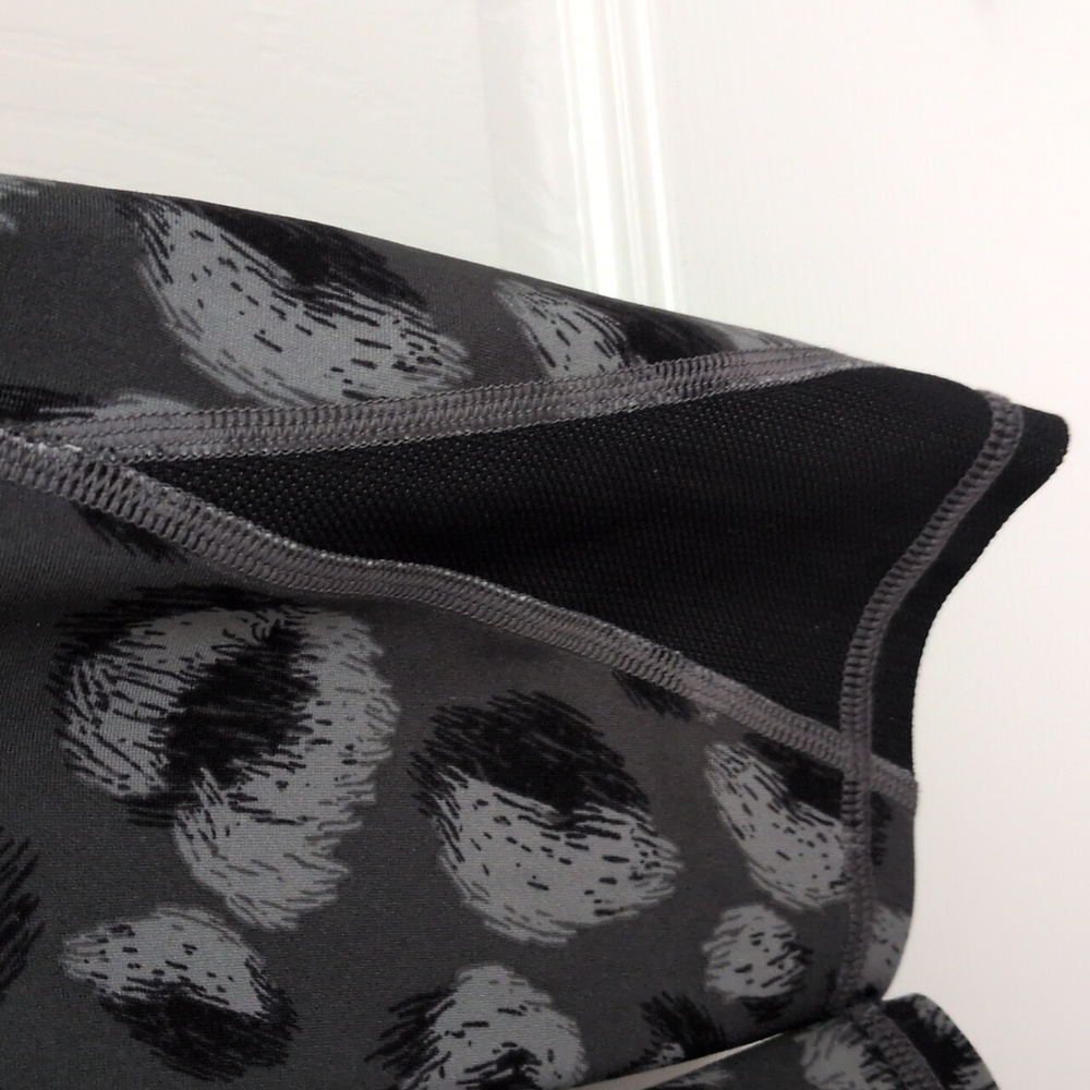 Under Armour Girls Leggings - Black Gray Animal Print - YS - Picture 3 of 6
